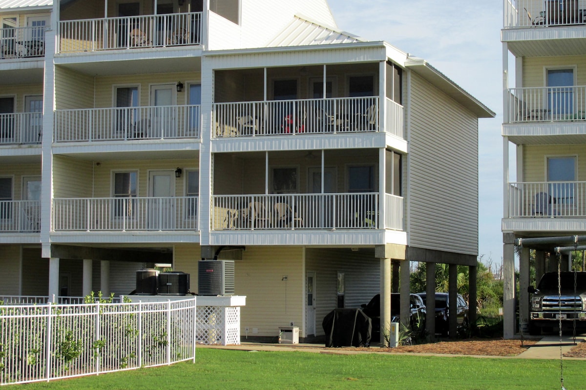 A Beach Break - A Beach Break - overlooks the pool