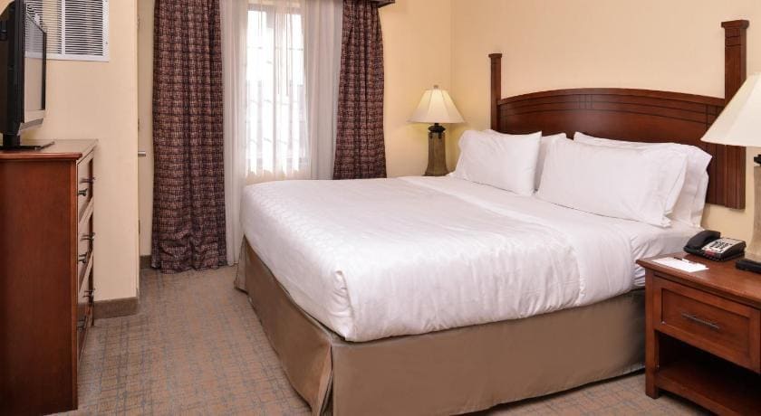 Unwind in a Room w/ a King Bed in a Vibrant City!