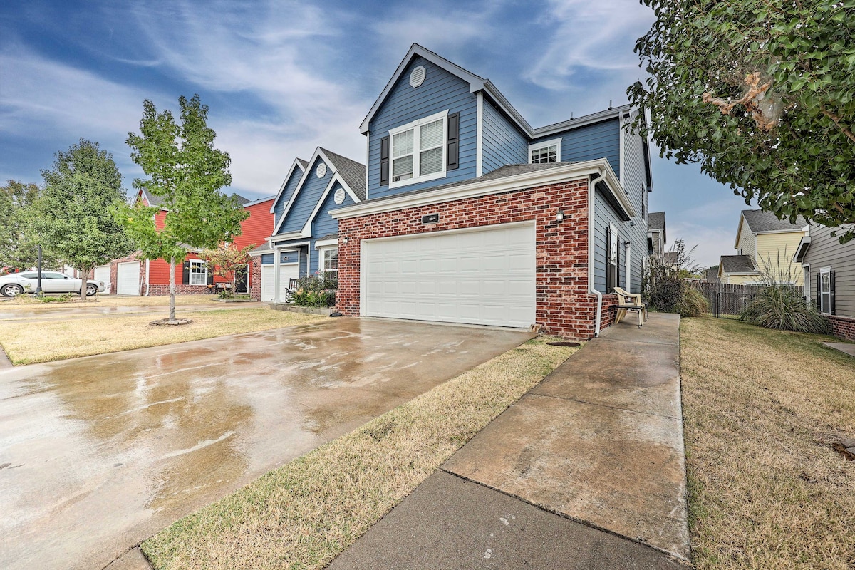 Inviting Townhome w/ Hot Tub, Walk to Lake!