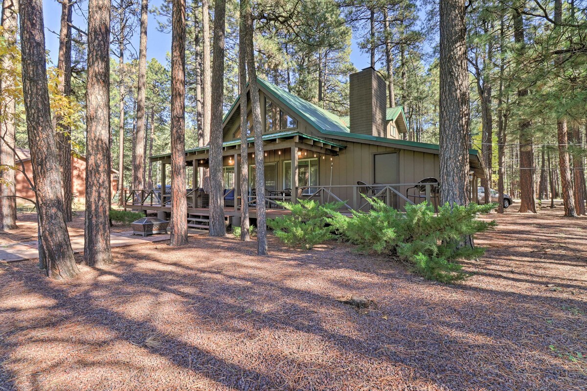 Pinetop Escape w/ Patio & Golf Course Views!