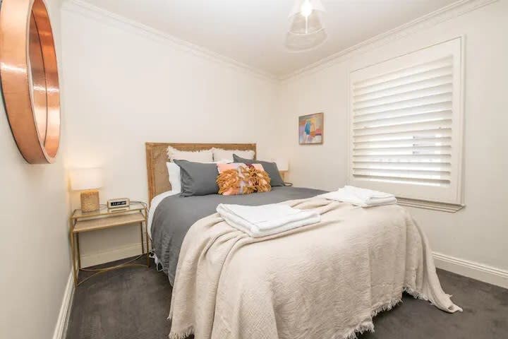 Orana Cottage - Walk to Town - Cosy & Convenient