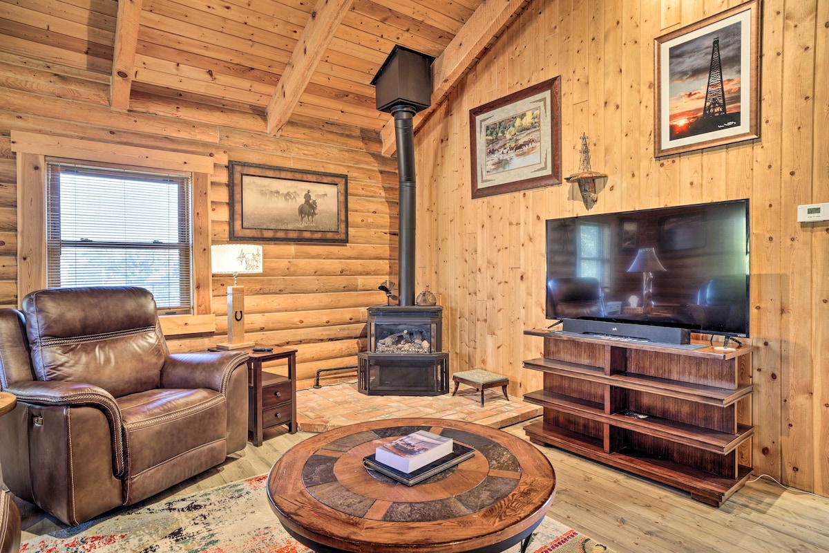 Remote Cabin w/ Gas Stove < 7 Mi to Town!