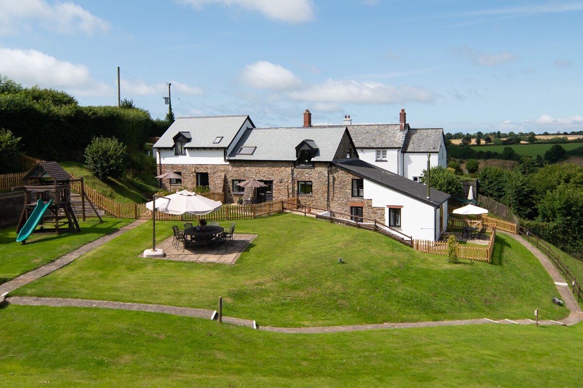 Kingfisher - Countryside cottage with a pool