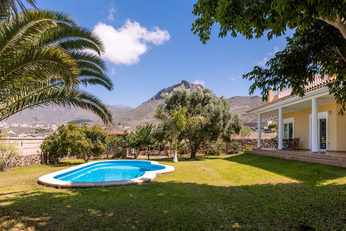 Moderna Villa con piscina climatizada