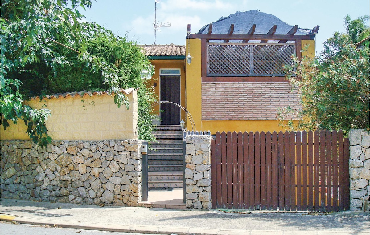 Nice home with Jacuzzi, WiFi and Outdoor swimming