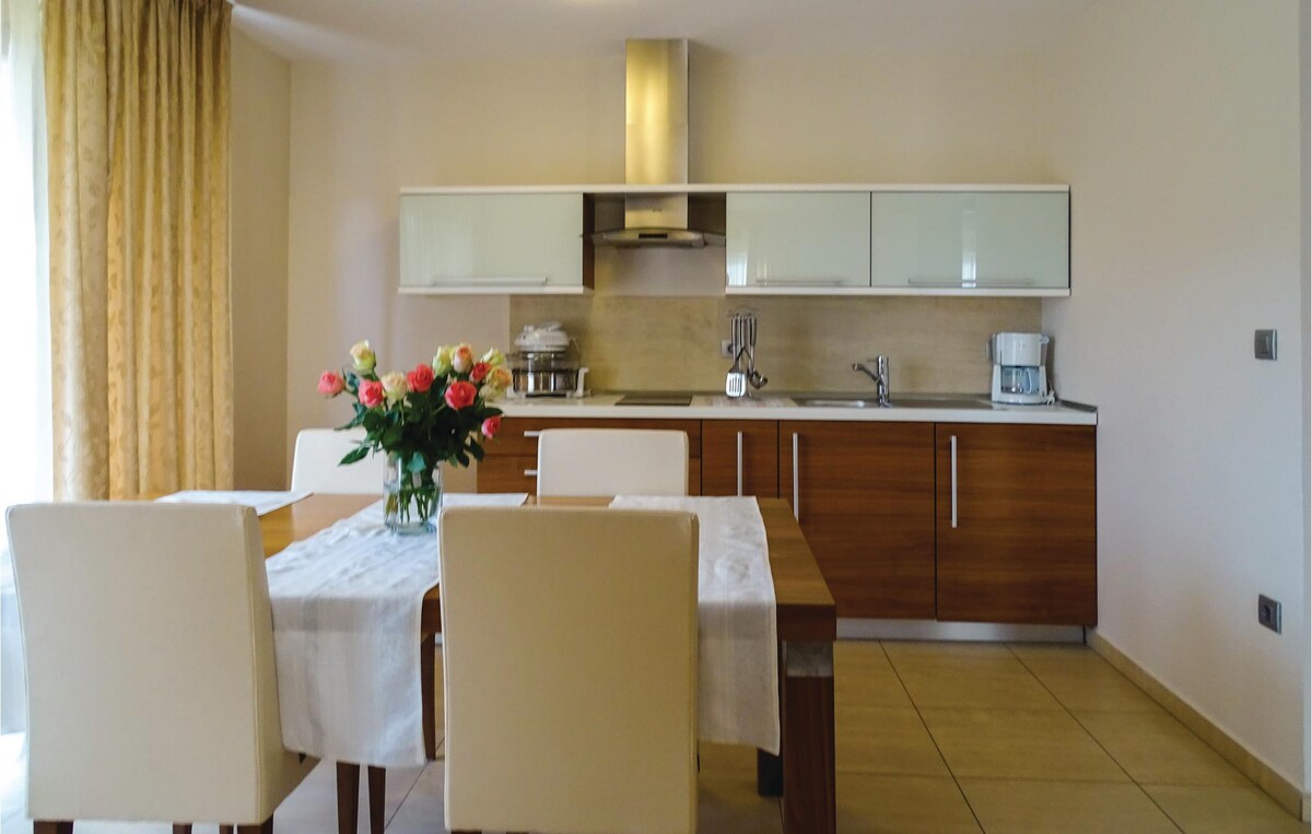 Stunning apartment in Lasko with kitchen
