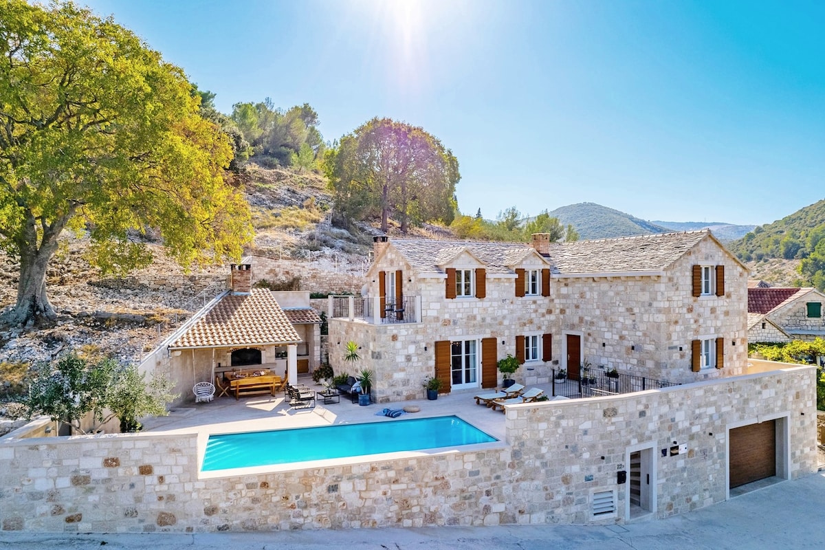 Luxury and stone Villa Ani with a heated pool