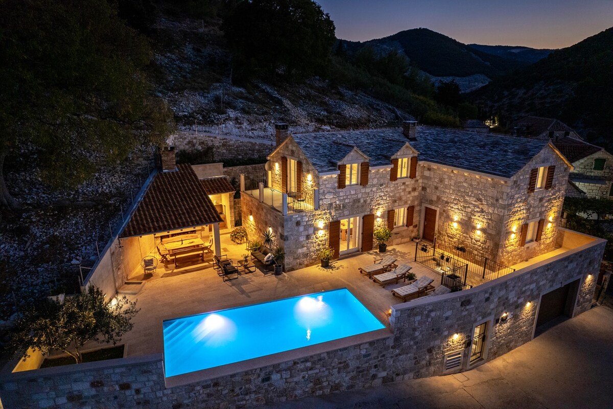 Luxury and stone Villa Ani with a heated pool