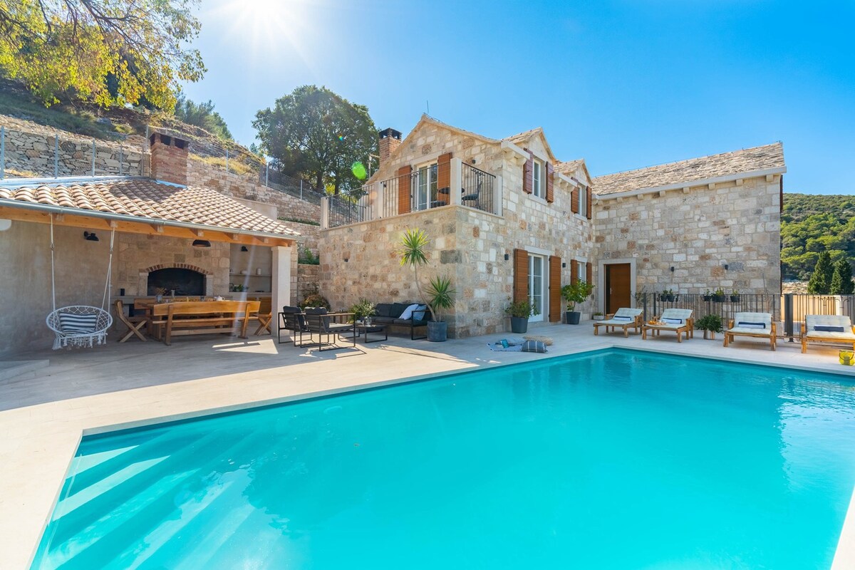 Luxury and stone Villa Ani with a heated pool