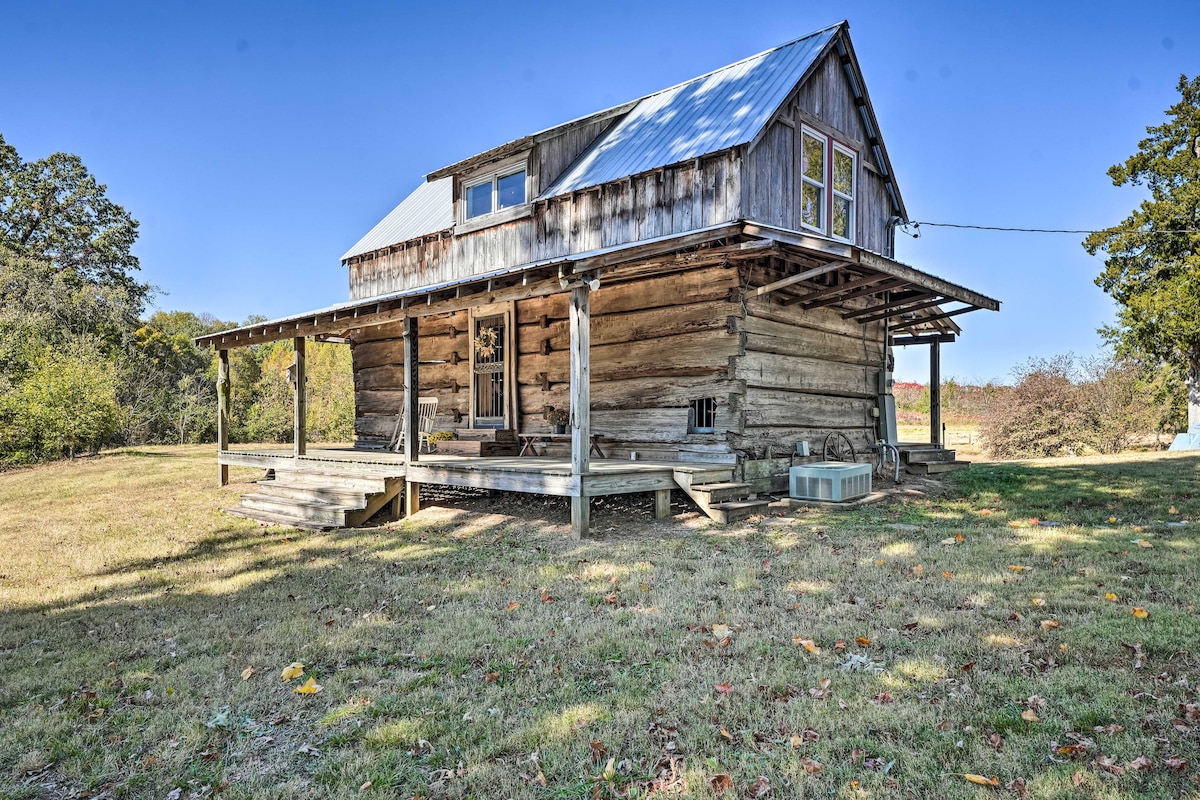 Unique Loft Cabin: Fire Pit & Fishing Access!