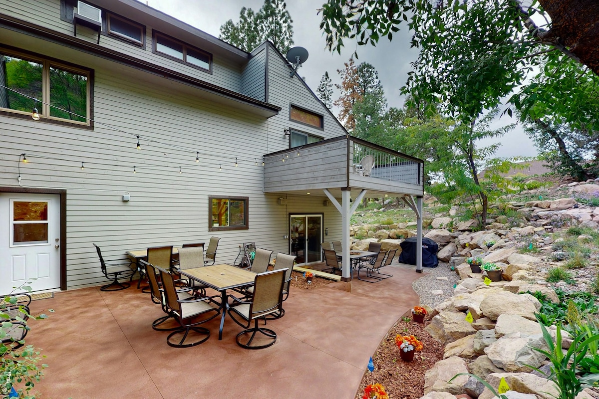 2BR Mountainview Dog Friendly | Deck