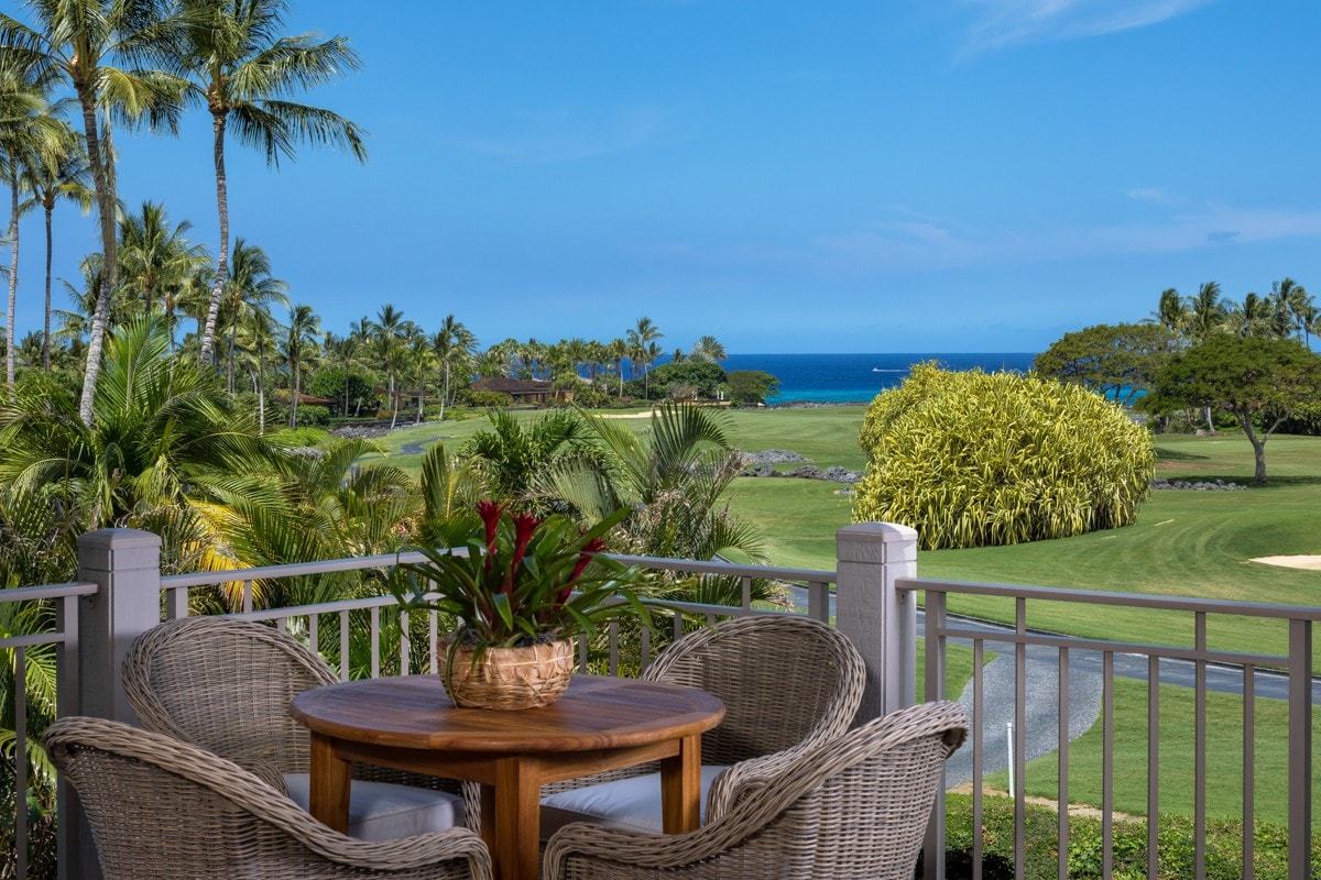 Luxurious Palm Villa on 15th Green w/ 2 Golf Carts