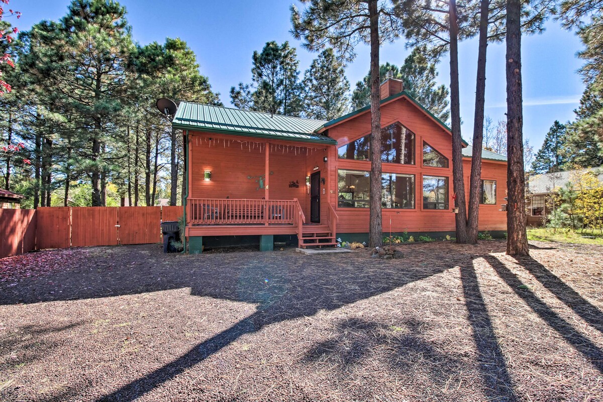 Comfy Pinetop-Lakeside Cabin w/ Horse Corral