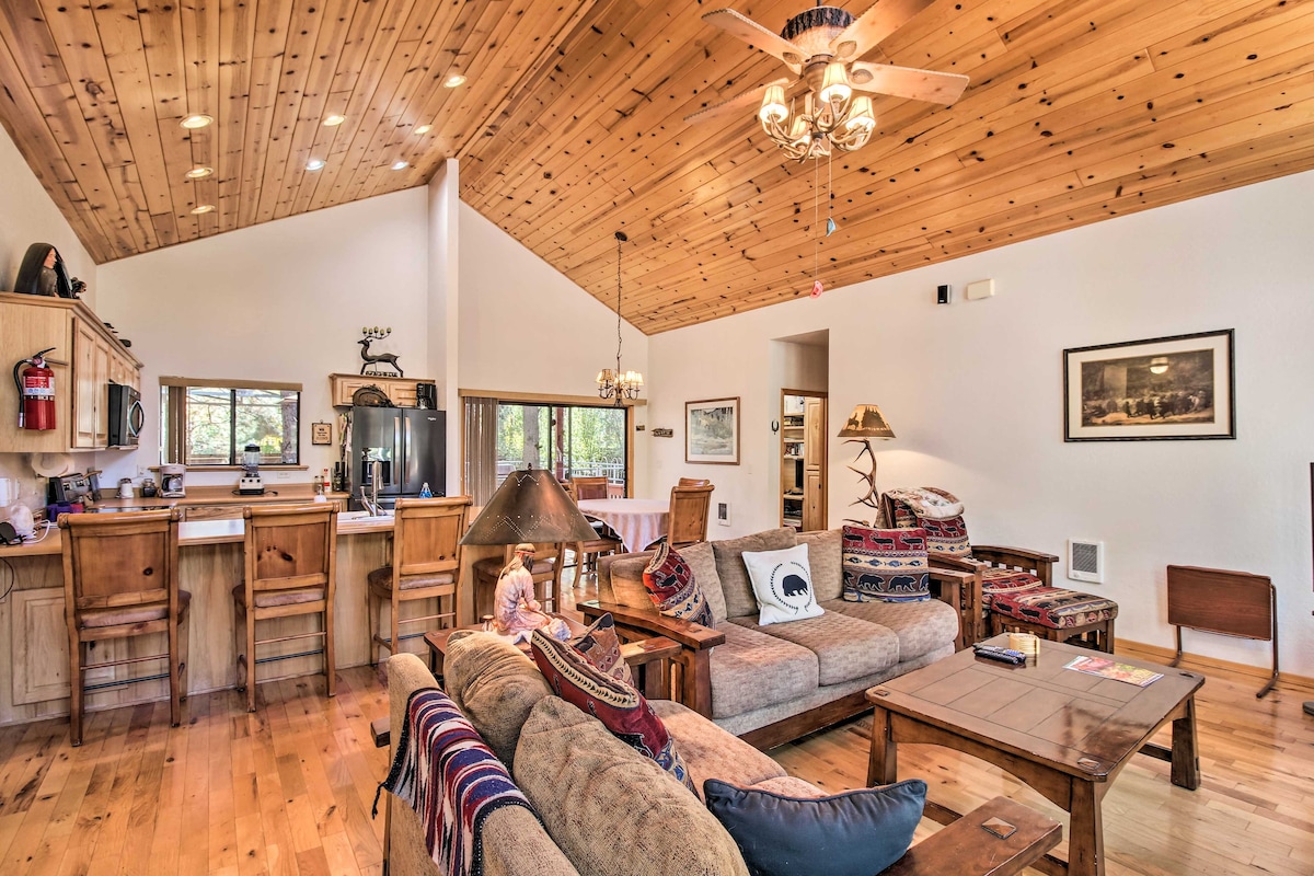 Comfy Pinetop-Lakeside Cabin w/ Horse Corral