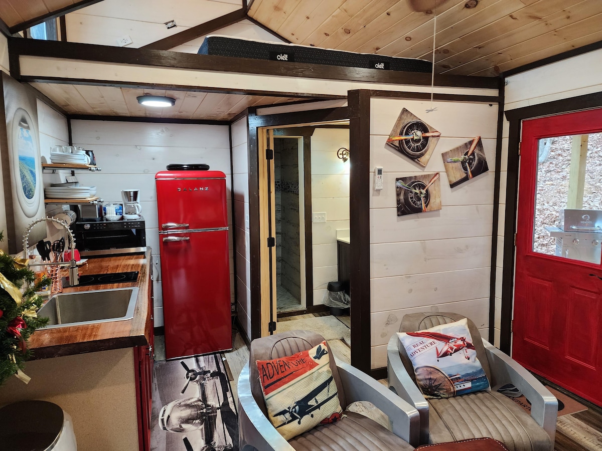 个性化的定制单间公寓小木屋，配备热水浴缸