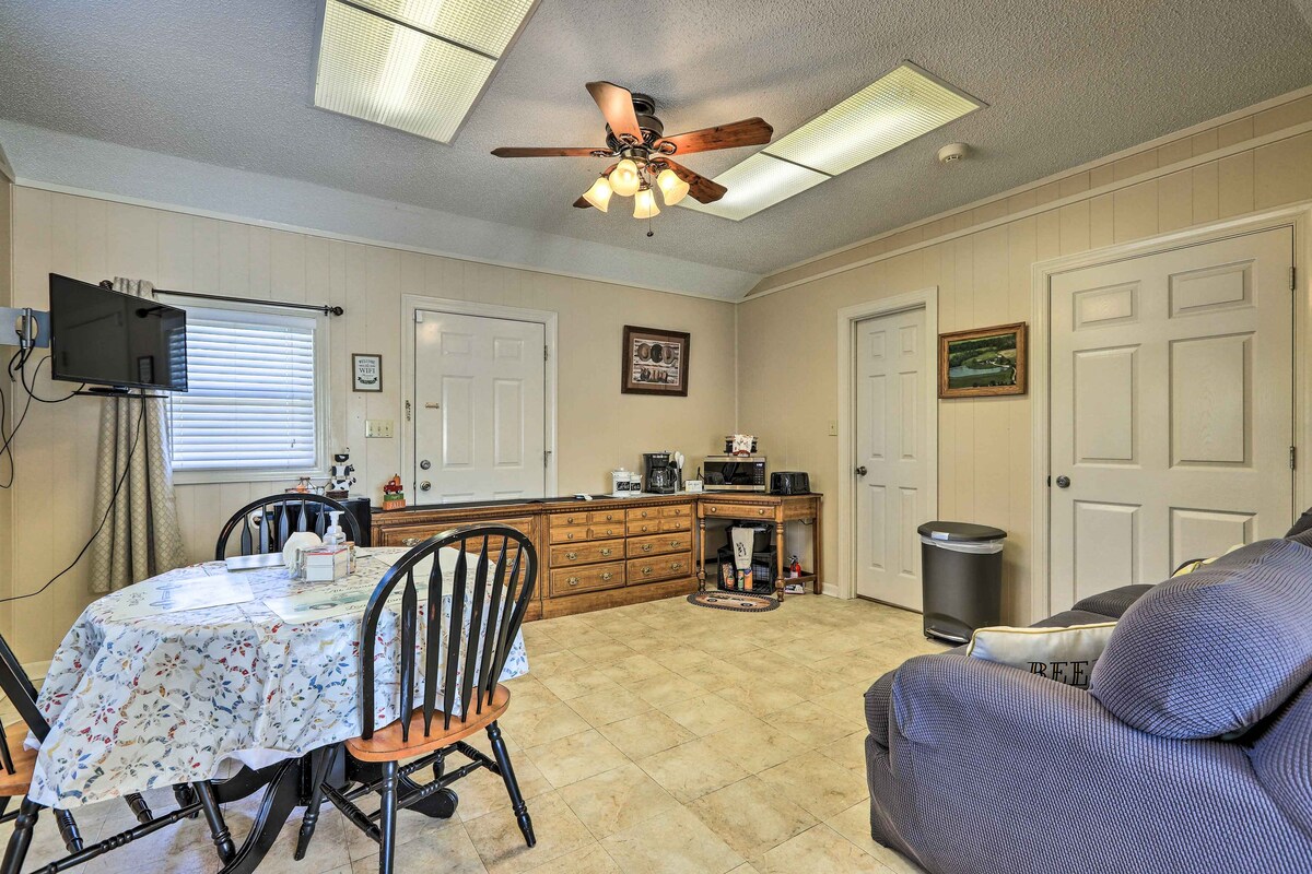 Cozy Hawkinsville Studio on Operating Farm!