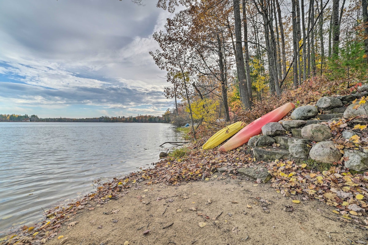 Lakefront Hawks Getaway - Fire Pit & Kayaks!