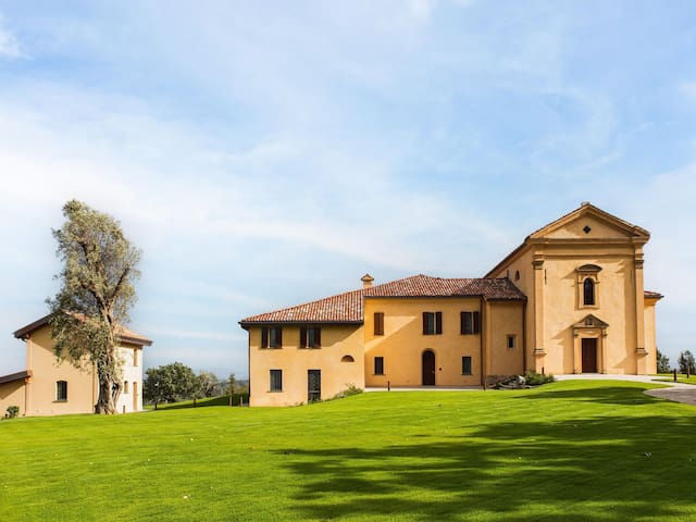 Castel San Pietro Terme的民宿