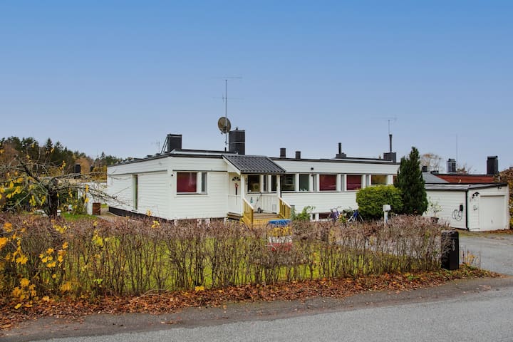 Upplands Väsby Östra的民宿
