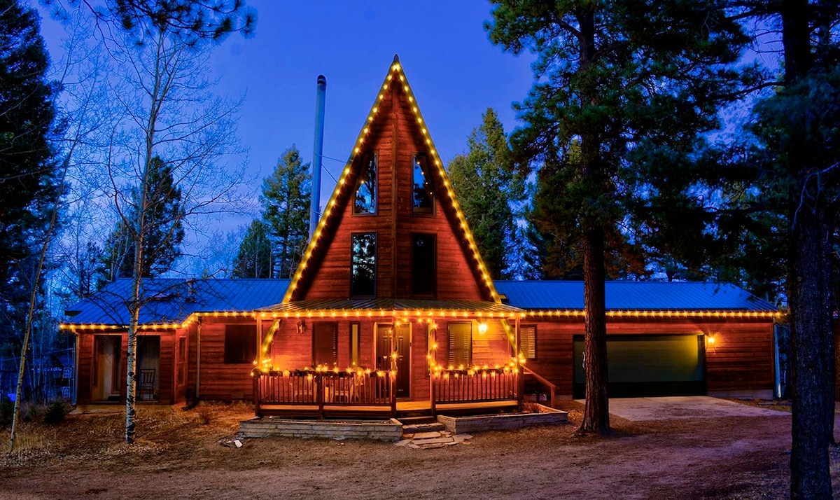 Spacious Family Cabin at Cedar Mountain w/HOT TUB