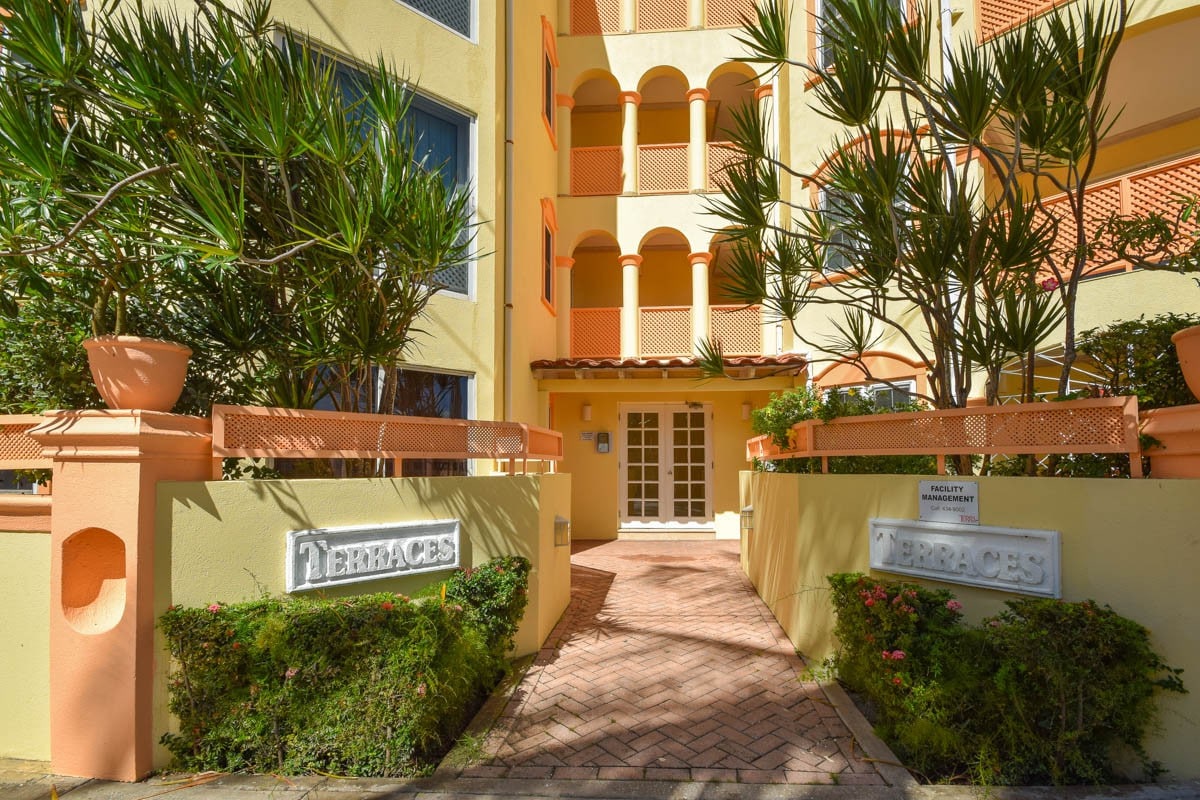 2-bed apt right by beach in St. Lawrence Gap