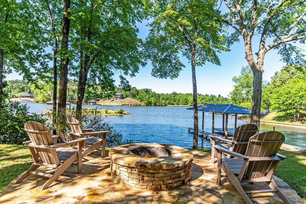 Private Island, Pontoon, Sleeps 14, Pets, 9 Beds