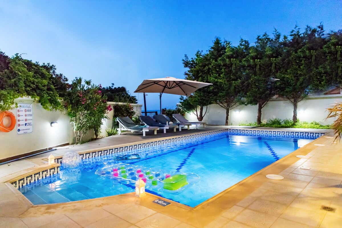 Irene Beach Villa,pool,Near beach & taverns