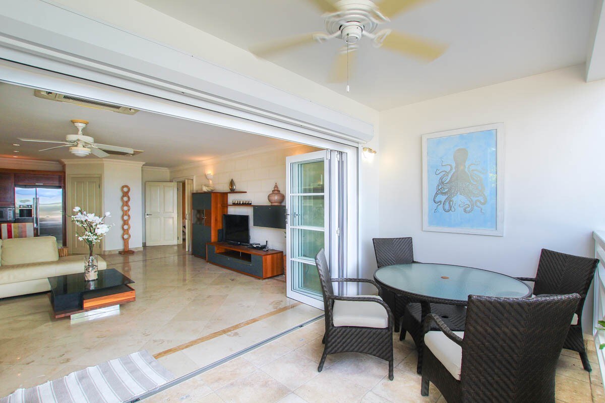 Beachfront luxury modern 2-bed apt with pool