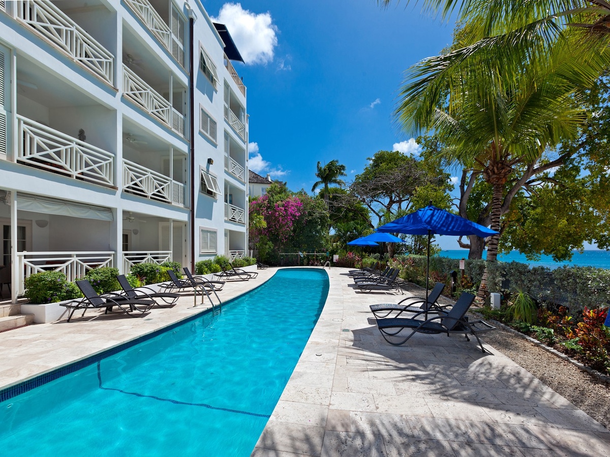 Beachfront luxury modern 2-bed apt with pool