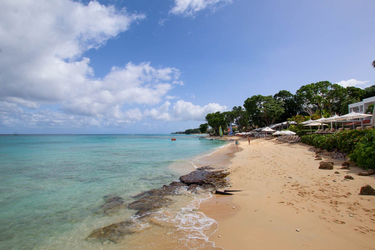 Beachfront luxury modern 2-bed apt with pool