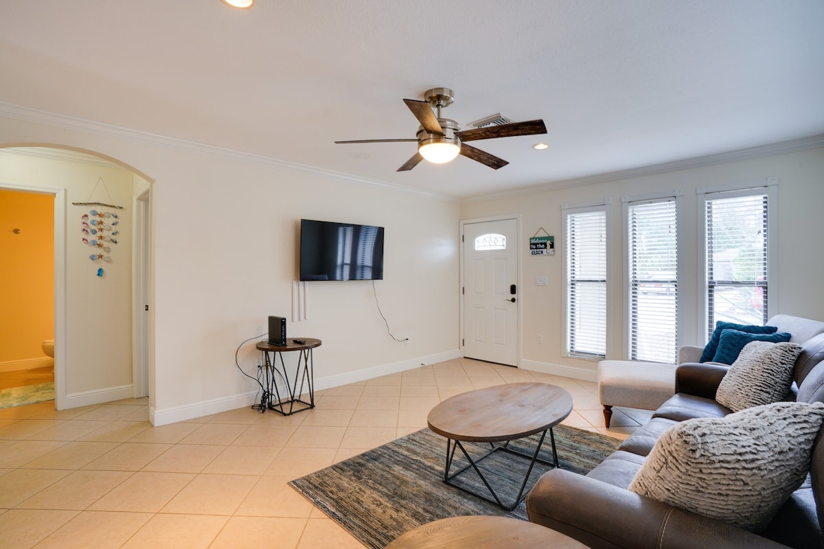 Bonita Springs Townhome Near Beach!