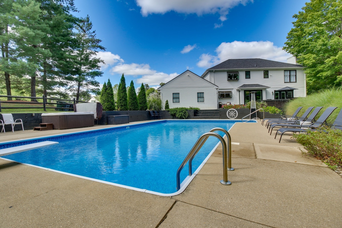 Luxury Maineville Villa w/ Private Pool &  Hot Tub