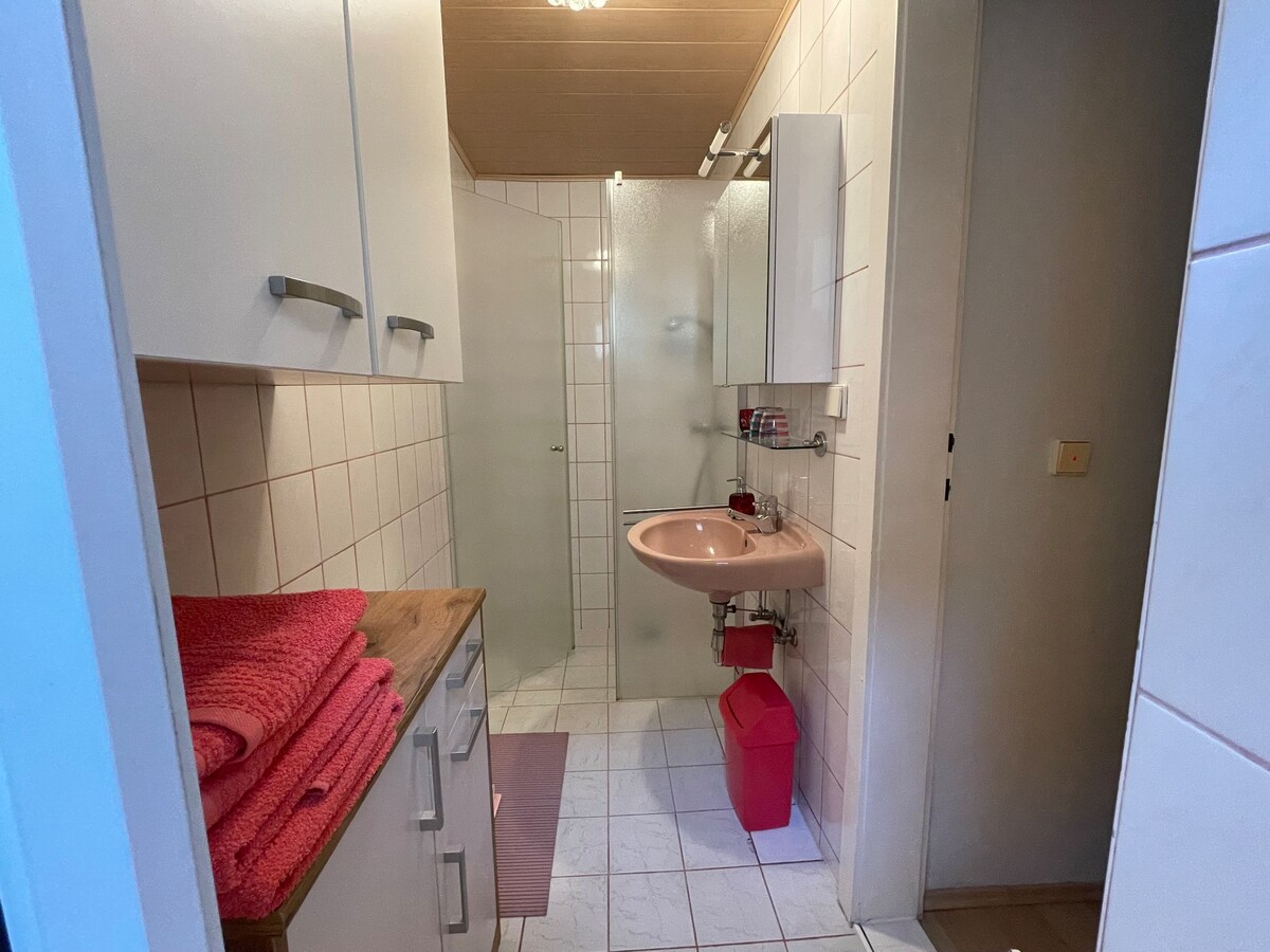 Ferienwohnung (55qm) mit Terrasse (Gertis Blumenhof Privatzimmer, Ferienwohnung)