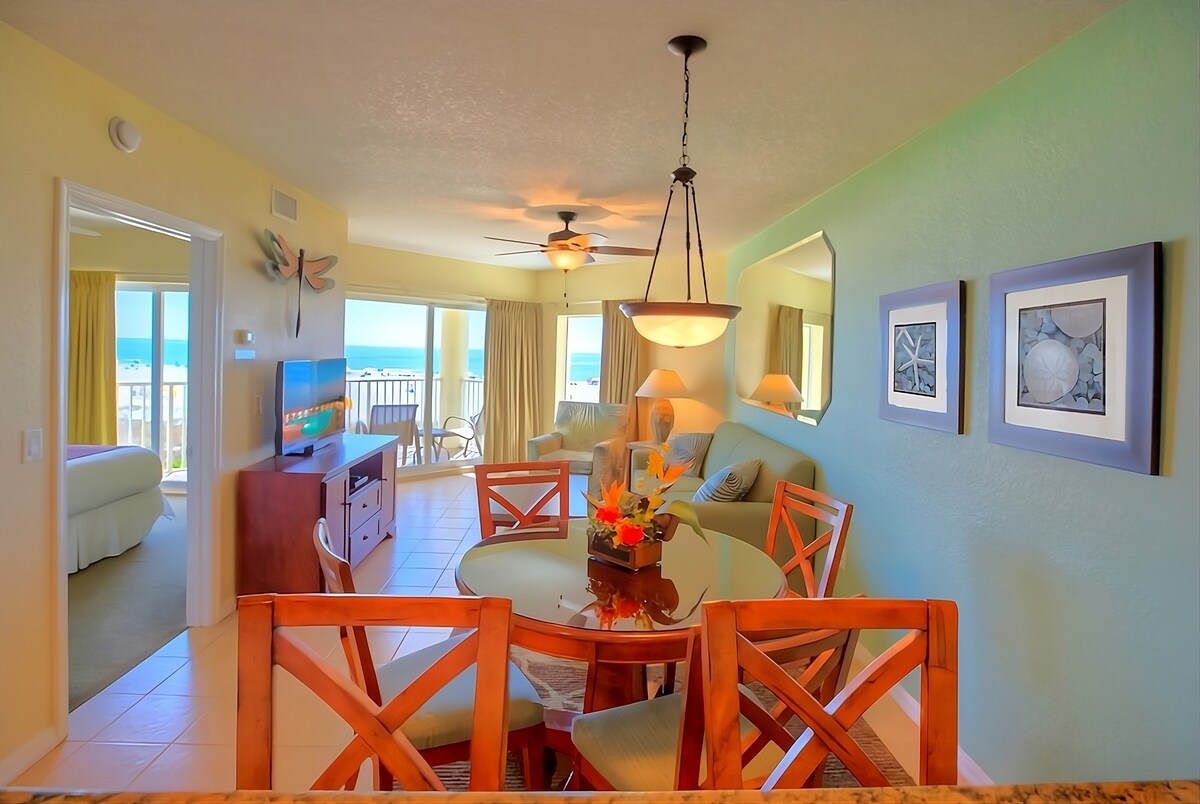 Relax and Unwind! 2 Units, Kitchens, Outdoor Pool!