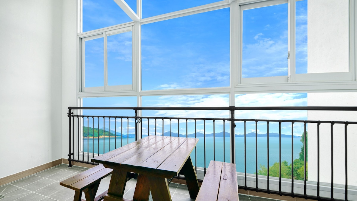 复式客房，您可以欣赏到美丽的永树海（ Yeosu Sea ）的美景！