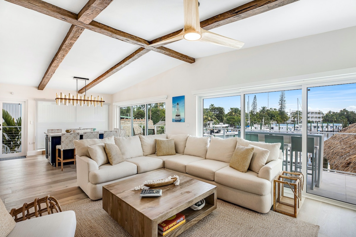 Stunning 5BR water view - pool, dock & 2 kitchens