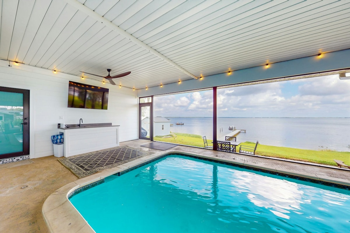 Renovated 2BR Lakefront | Private Pool | W/D