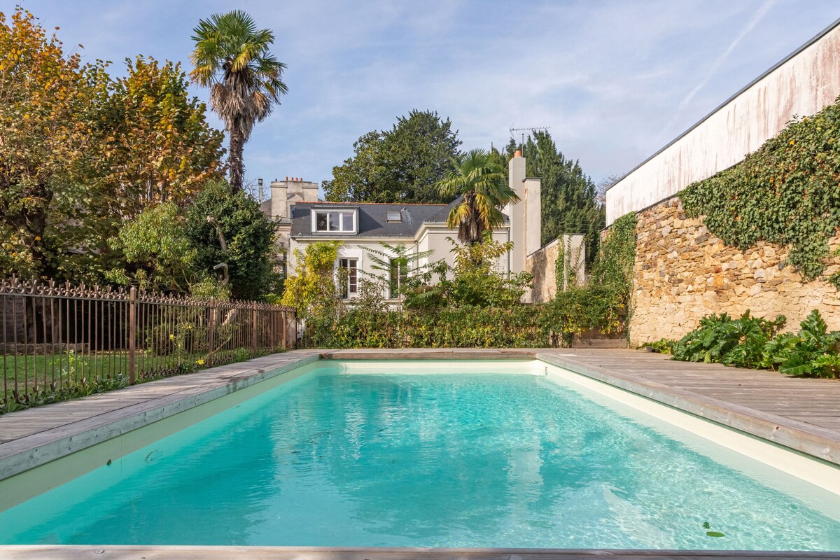 Belle maison contemporaine avec piscine
