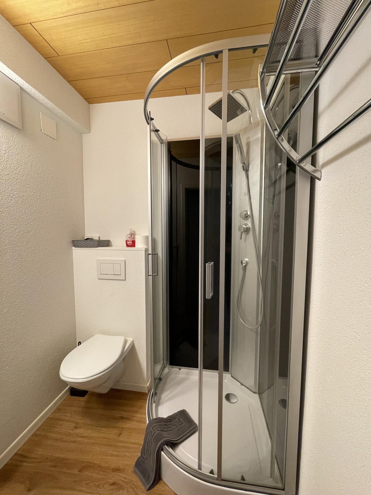 Altbau-家庭房-标准私人浴室-门牌