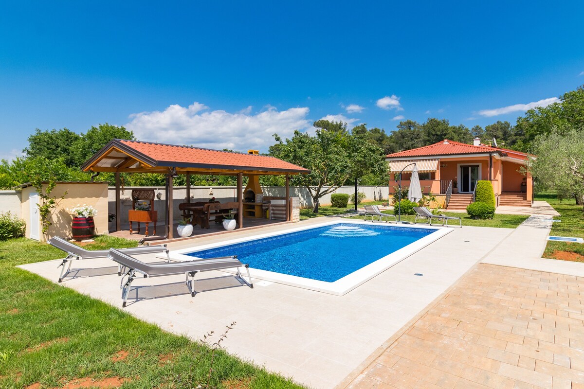 Holiday Home Dolinka with Private Pool