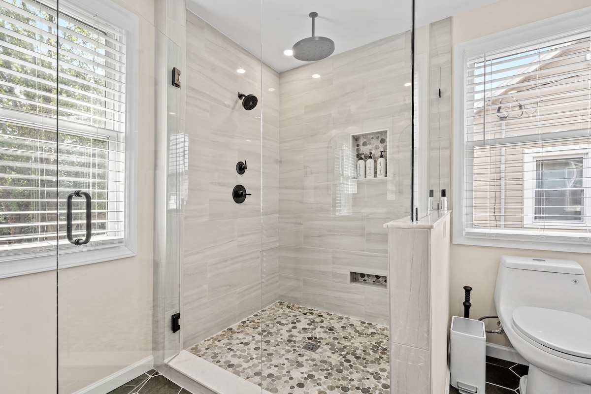 Luxe Shower| 7 min to Downtown | Premier Property