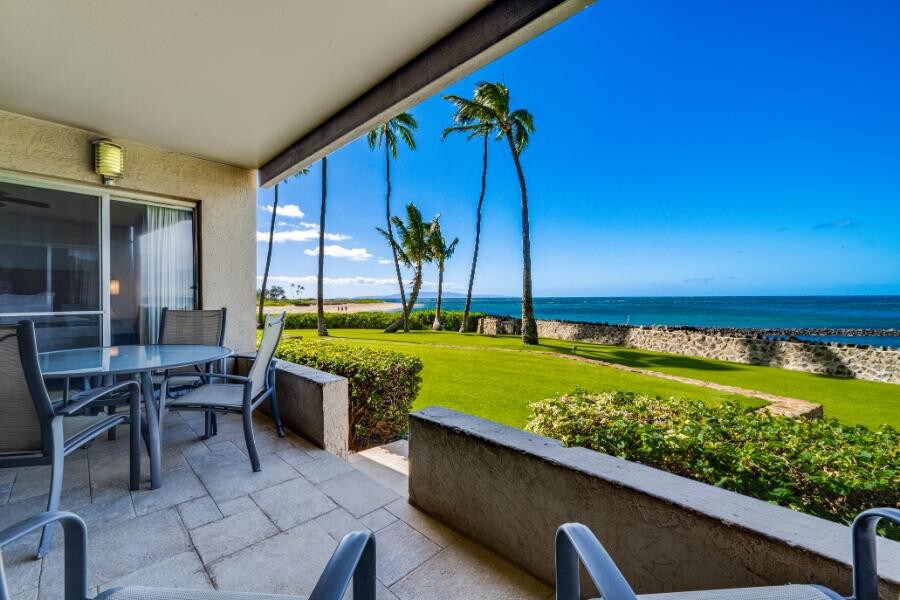 Beachfront 3bd/2ba Condo-AC -Menehune Shores #115