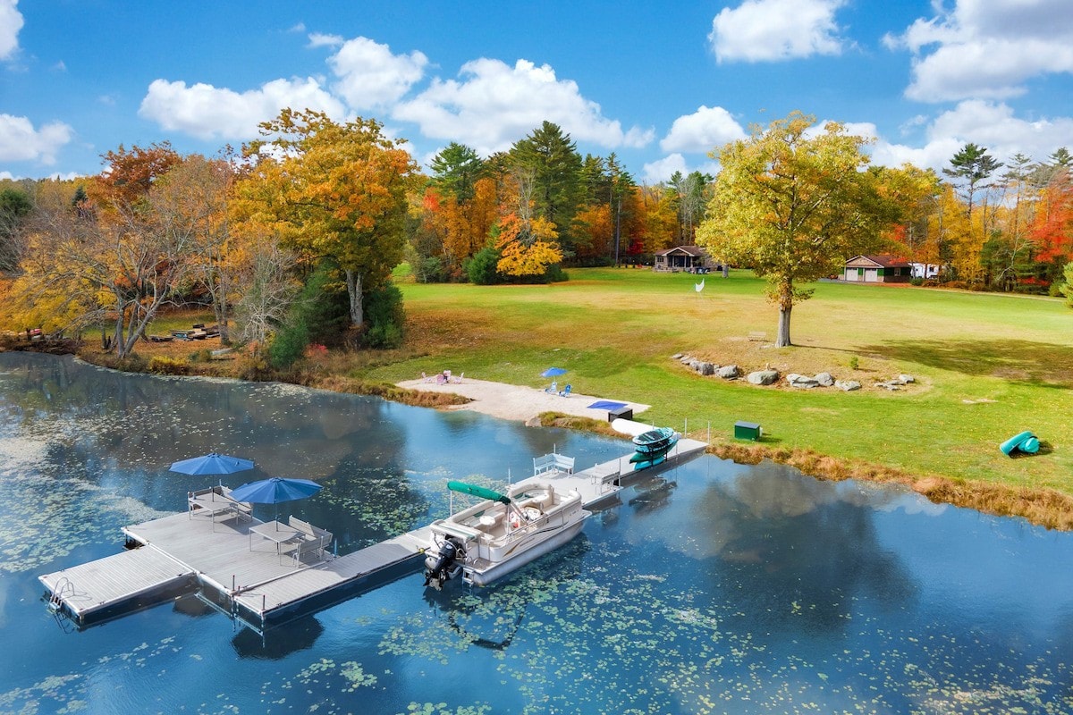 Lake + Garden Cottage | 22 acres | Boats | Hot Tub