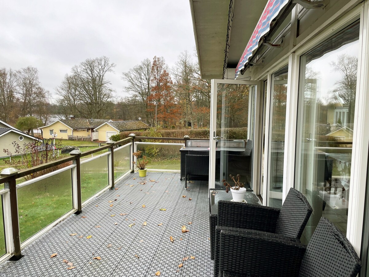 Lovely holiday home with a panoramic view of lake