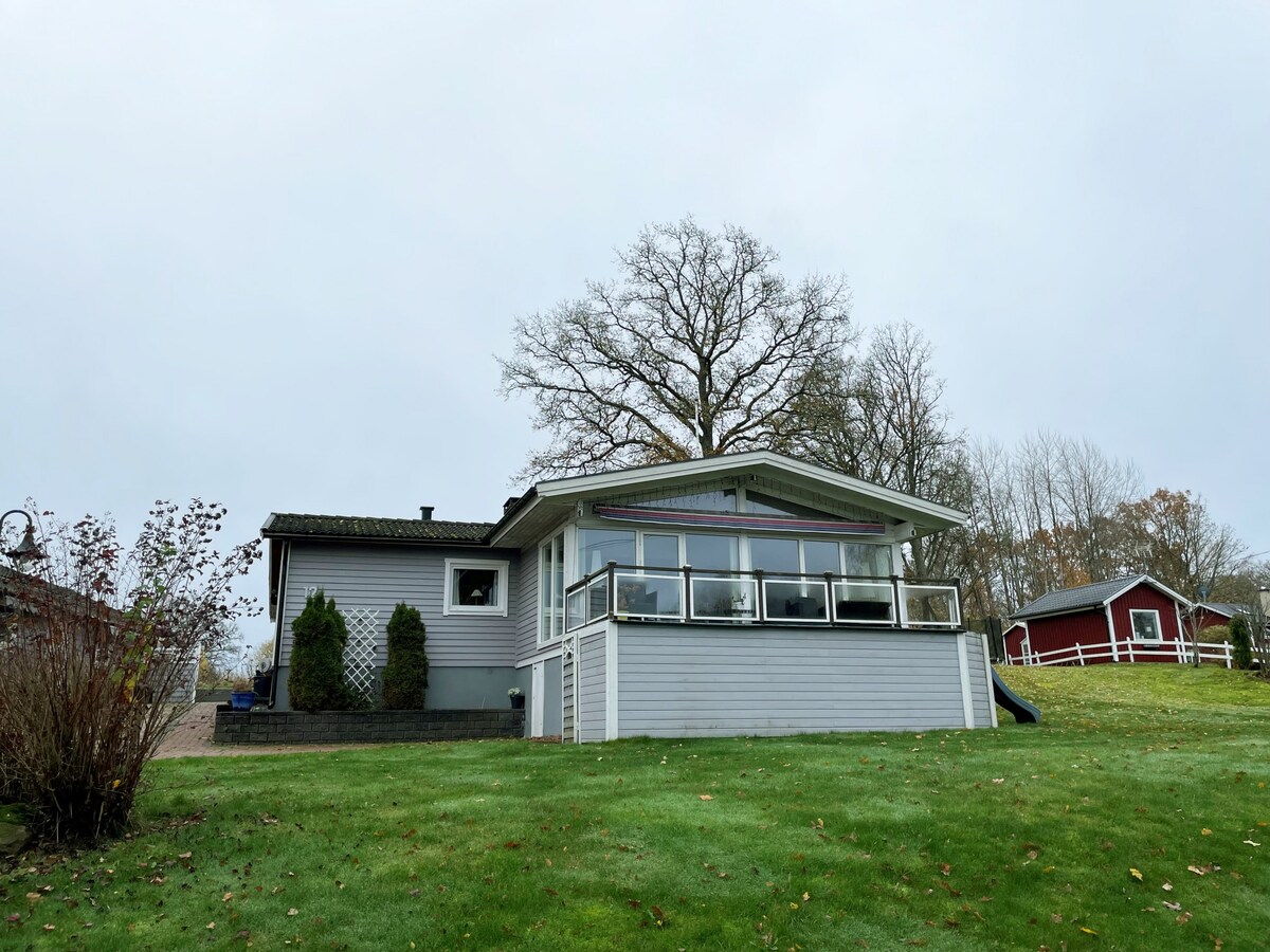 Lovely holiday home with a panoramic view of lake