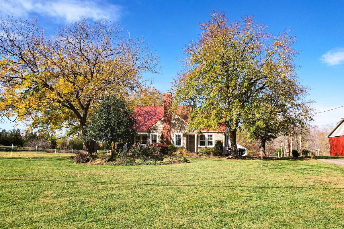 Farmhouse Cottage on 10 Acres: Trails On-Site