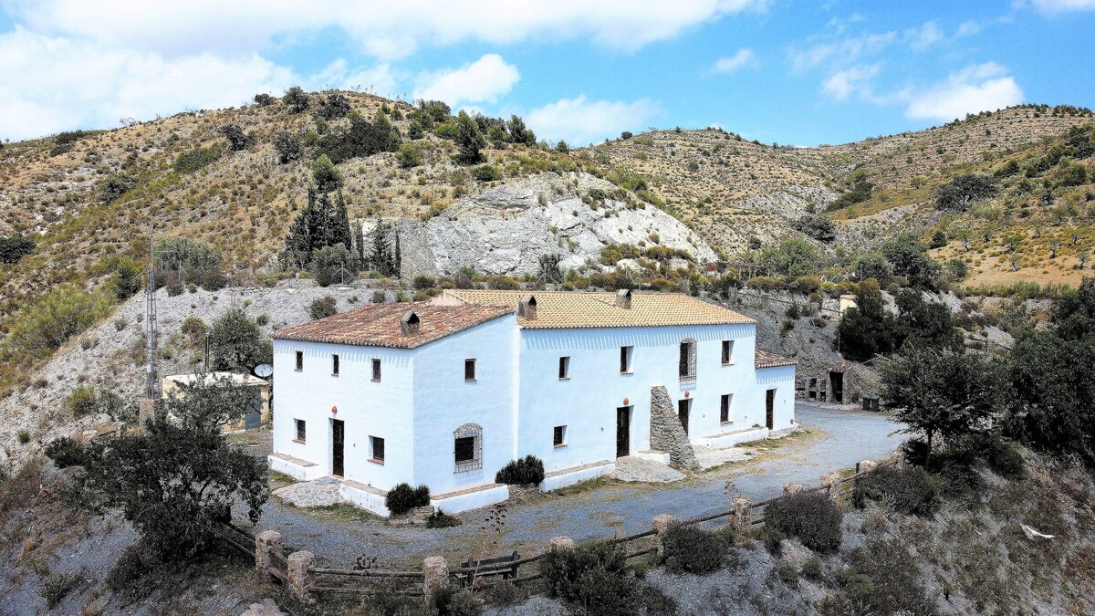 Villa for 16 ppl. with swimming-pool at Taberno