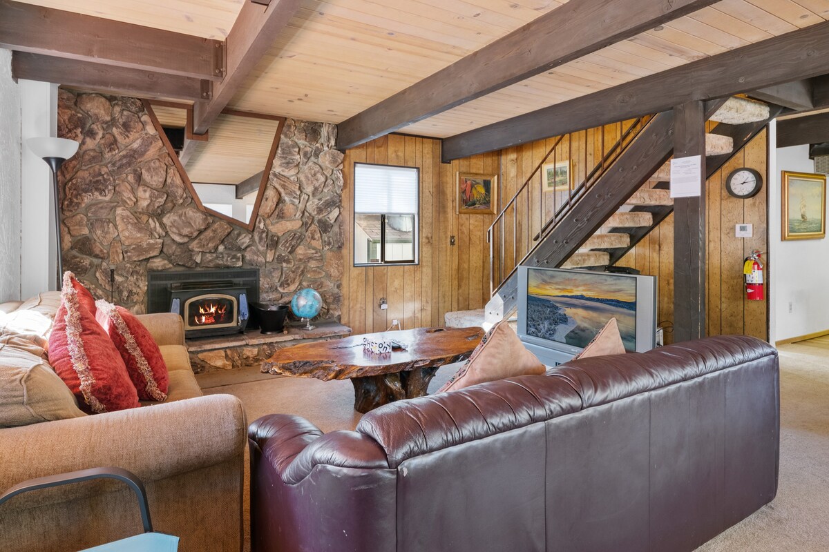 The Duran Cabin - 3BR/2BA/WiFi/Fireplace/Deck