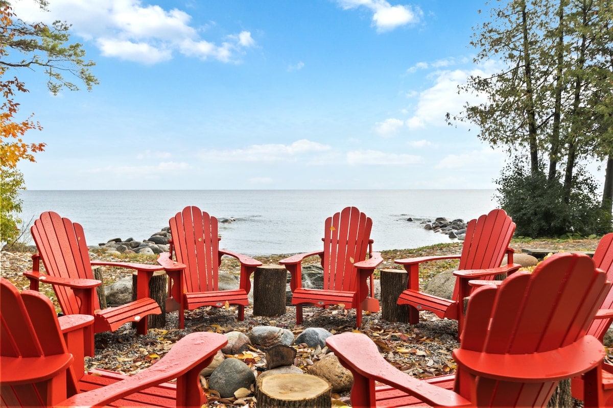 Skipping Rock Cottages ~ Stunning Lakeside Getaway