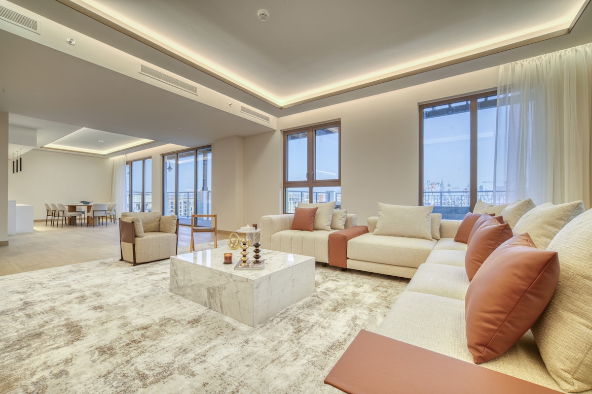 Exclusive Penthouse with Stunning Sea Views
